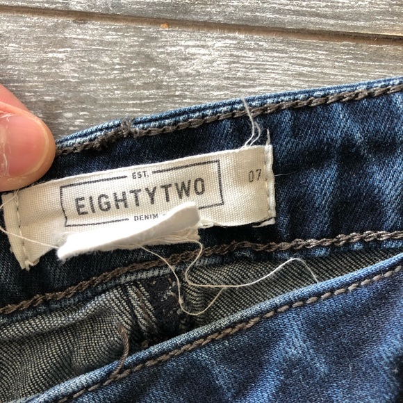 🎉2/25🎉 eightytwo low waisted jean shorts - Picture 5 of 5